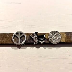 Camouflage leather bracelet with 3 RARE charms